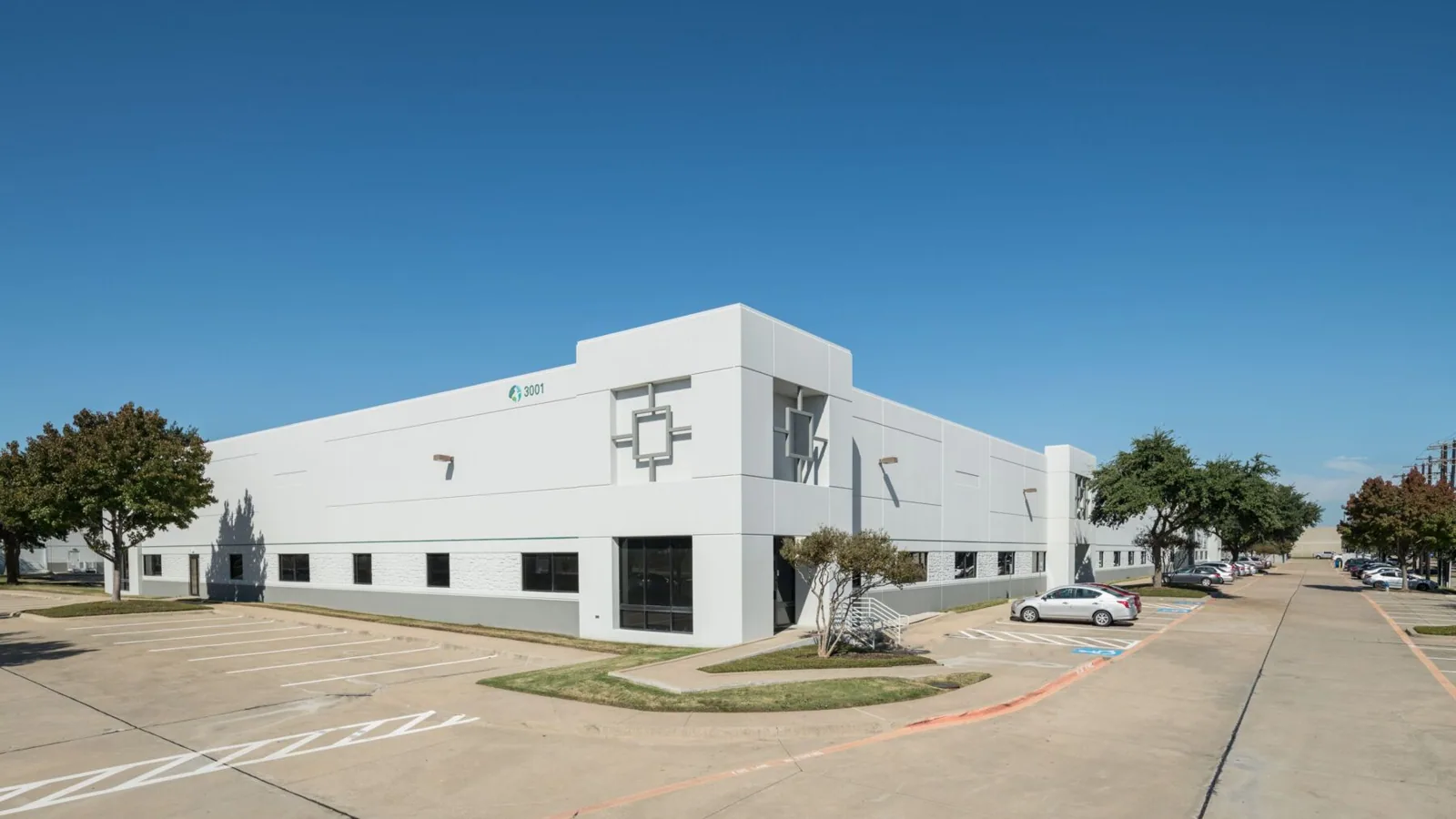 Distribution Center Roofing in Grand Prairie, TX